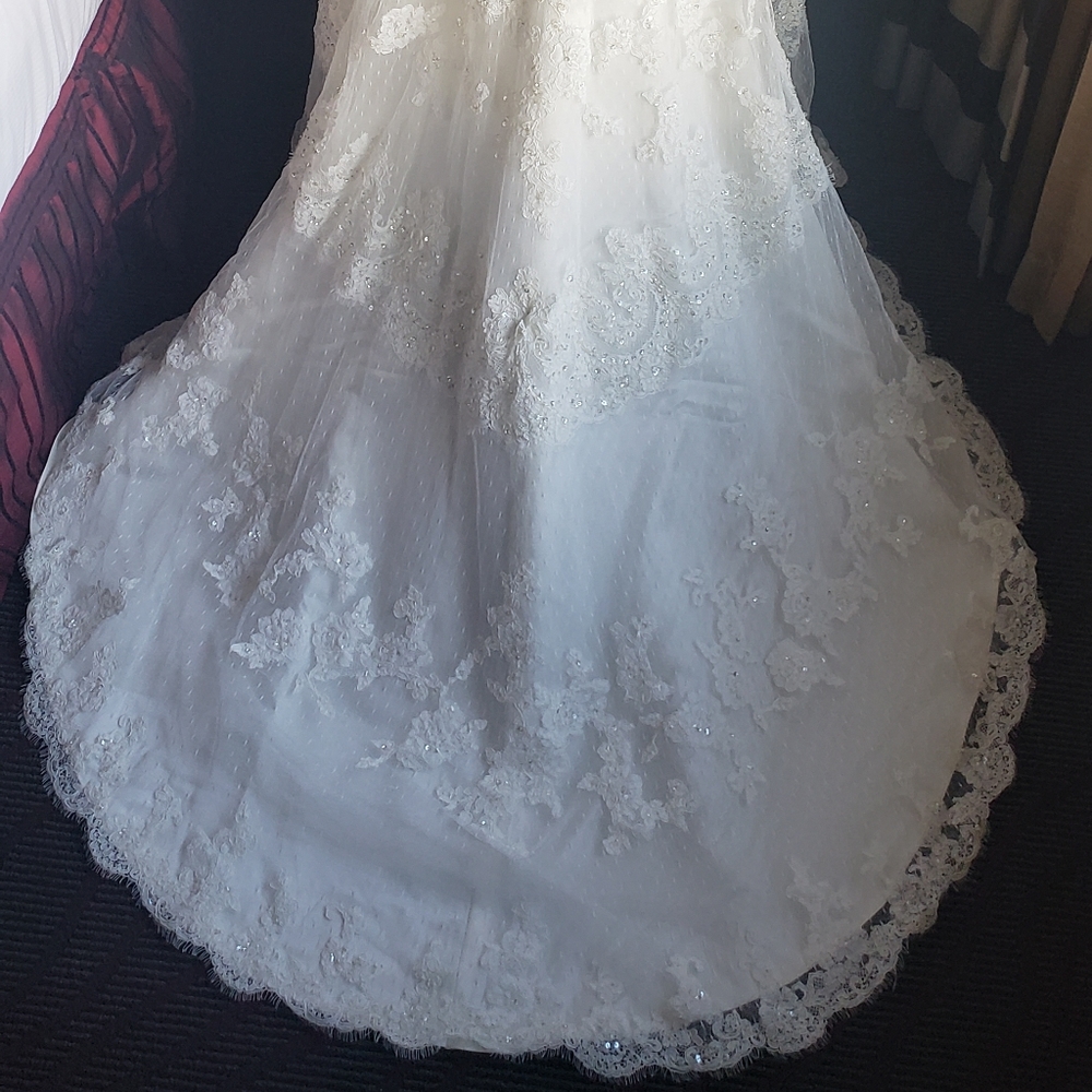 Casablanca A-Line Chantalily Lace Scallop Crystal Beaded Bridal Dress Style 1900 - Picture 8 of 16